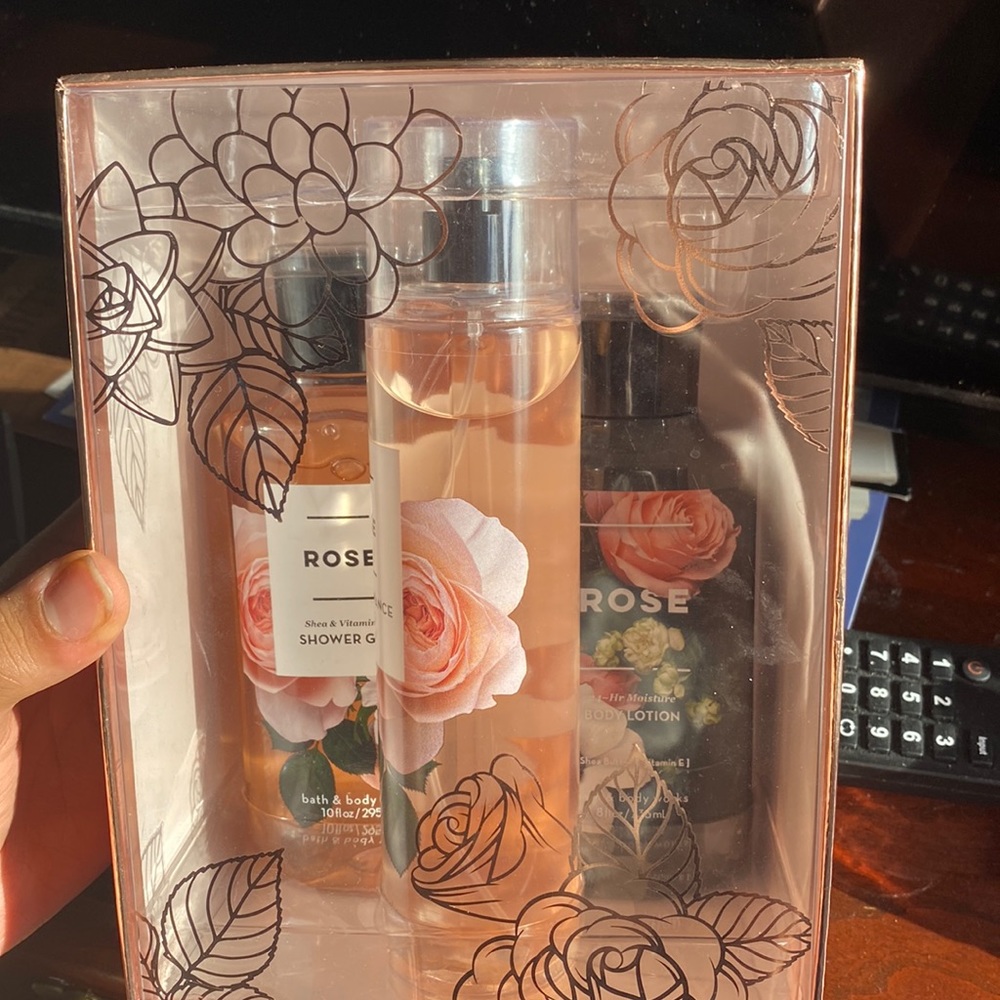 Rose bath and body set
